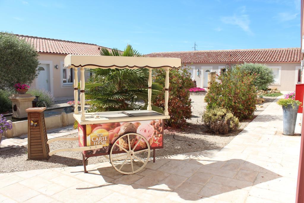 Hôtel et Résidence de la Transhumance Saint-Martin-de-Crau Esterno foto